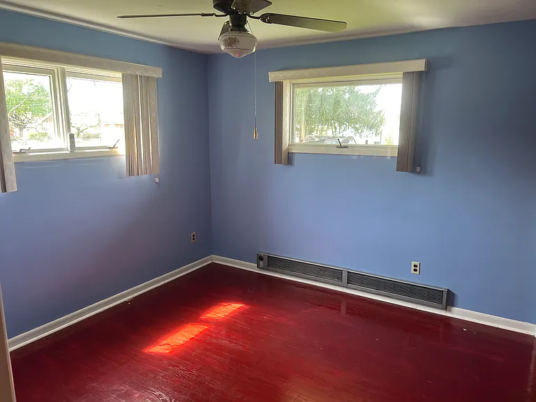 1716 S Albert St — Photo 3