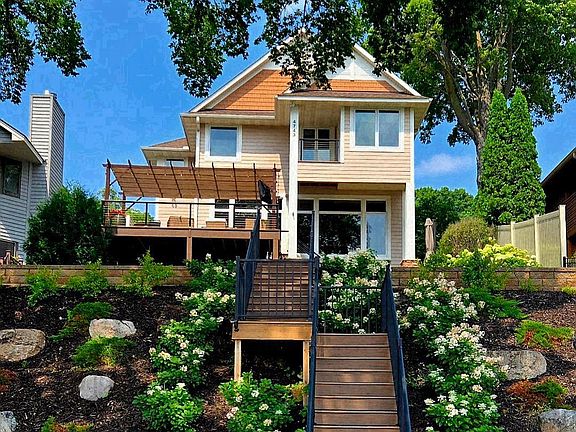 3rd image of 4743 Island View Dr