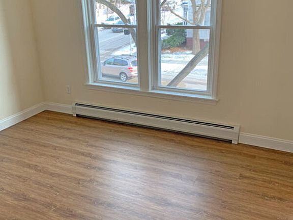 5th image of 323 Pearl St Unit 5
