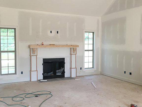 2nd image of 60 Anderson Pl