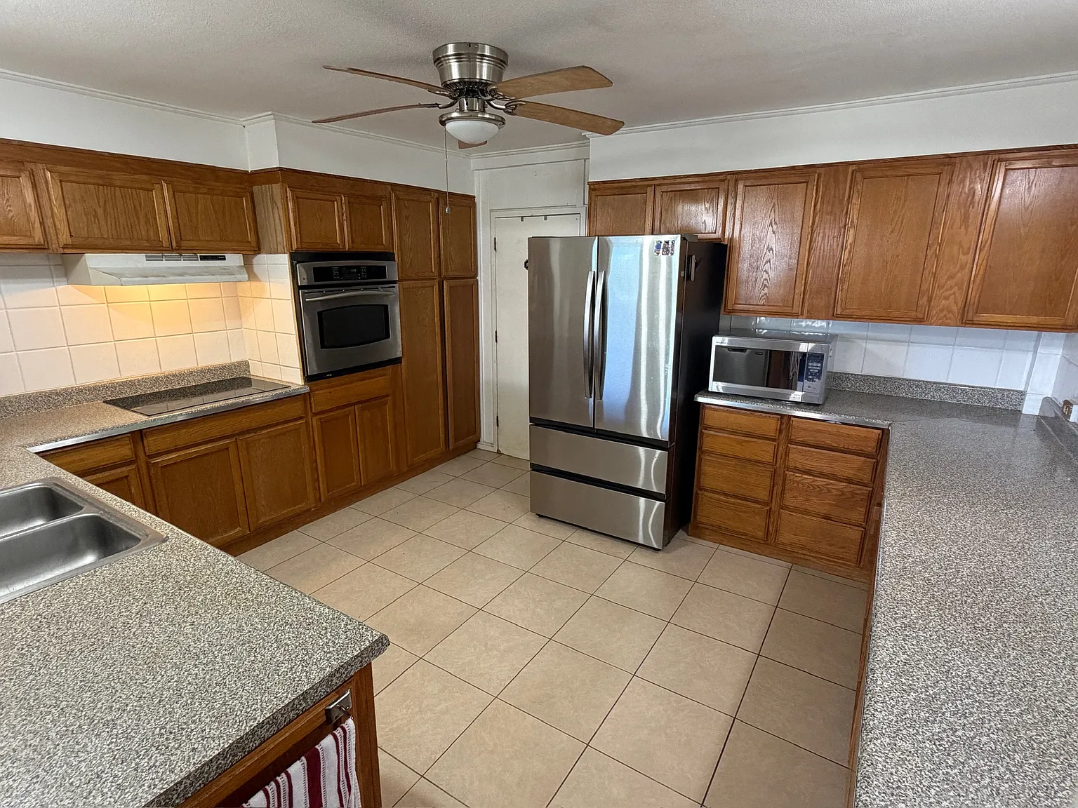 3 bed, 3200 sqft, $1,700 — Photo 3
