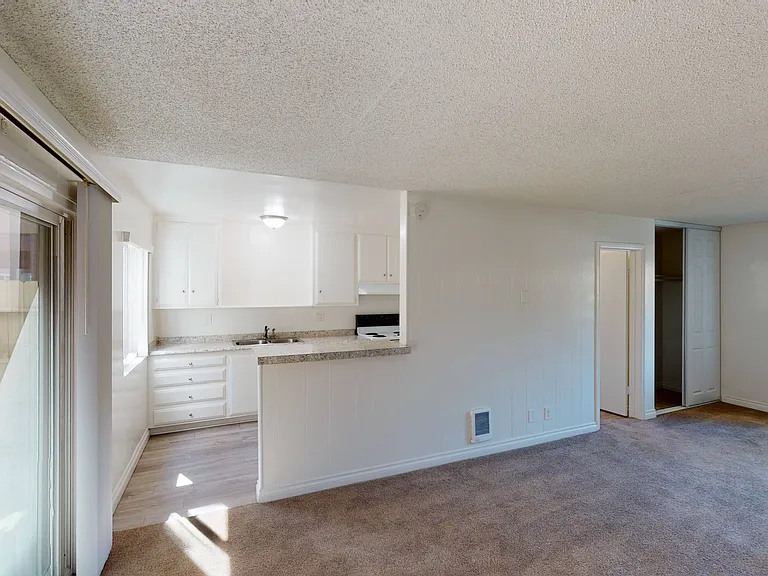 Huntington Cove — Photo 27