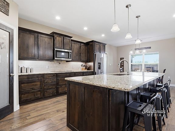 3rd image of 103 Vineyard Ct