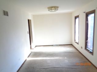 18543 Olde Farm Rd, Lansing, IL 60438