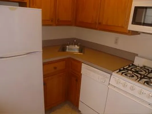 Rented by Robyn Lee, LREB | media 84