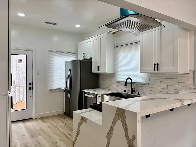 31 Saint Joseph Ave — Photo 2