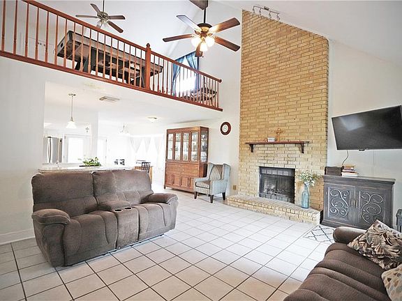 2nd image of 1104 Mississippi Ave