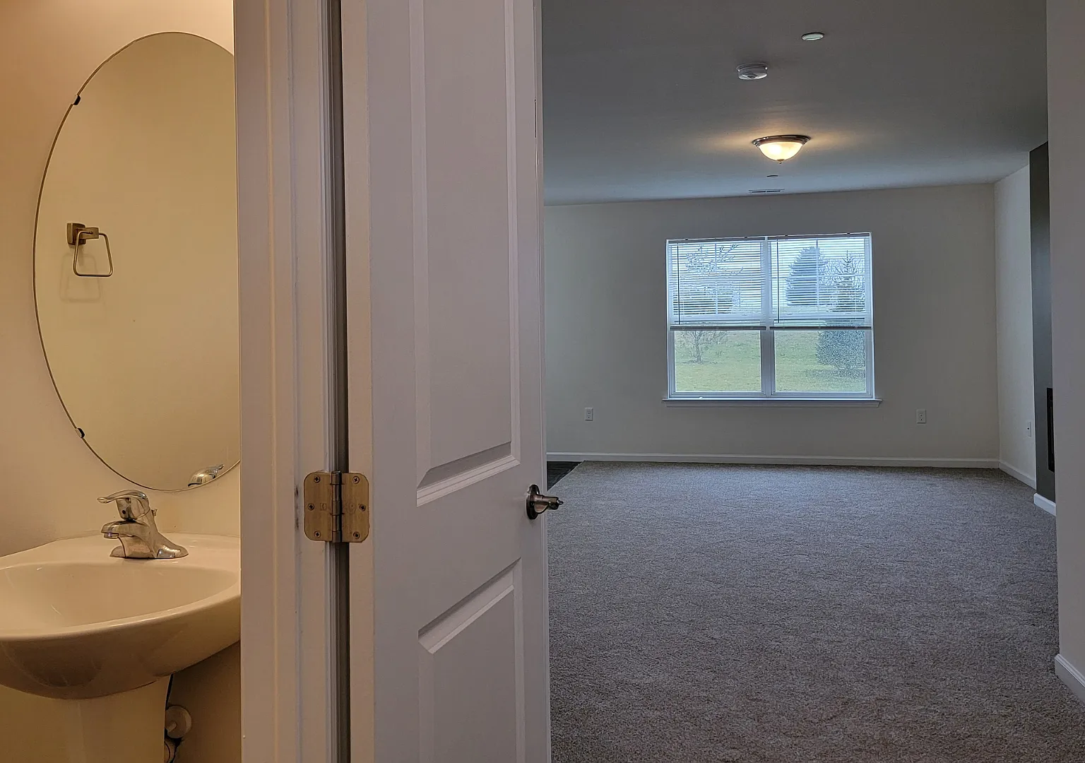 3 bed, 2.5 bath, 1400 sqft, $1,950 — Photo 3