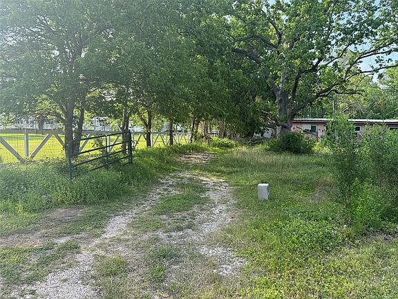 3rd image of 1019 E Archer Rd