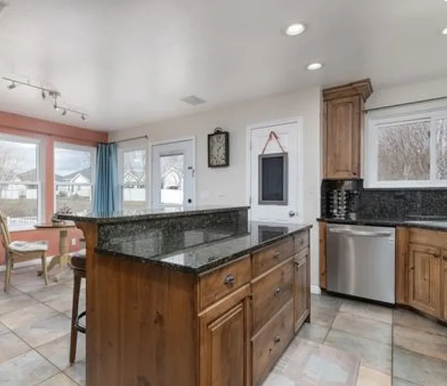 2212 N 700 W — Photo 4