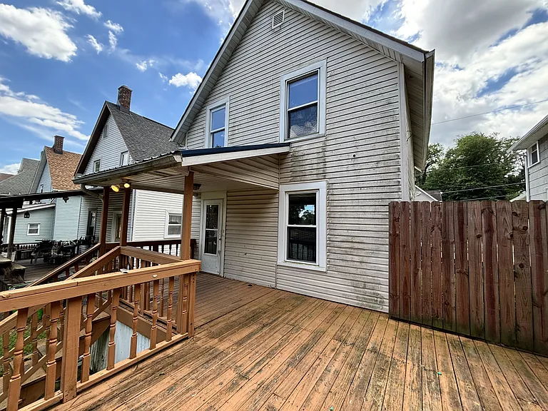 934 Green Ave SW — Photo 1