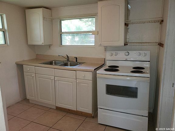4th image of 1428 E University Ave