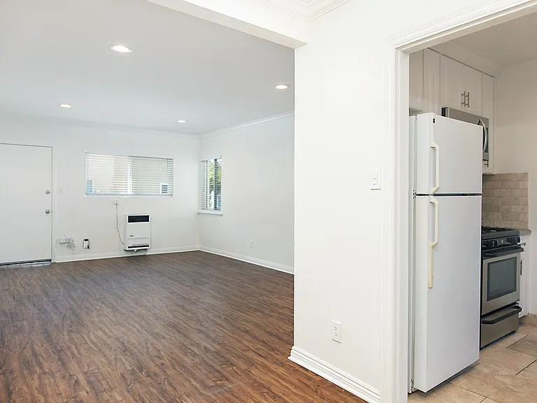 4033 Wilson Ave — Photo 5