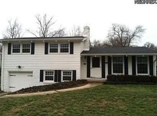 28000 W Oviatt Rd, Bay Village, OH 44140