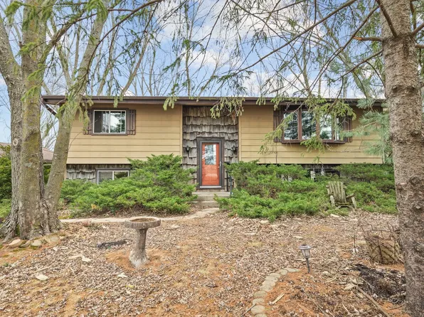 6867 N Eggert Rd, Rock City, IL 61070