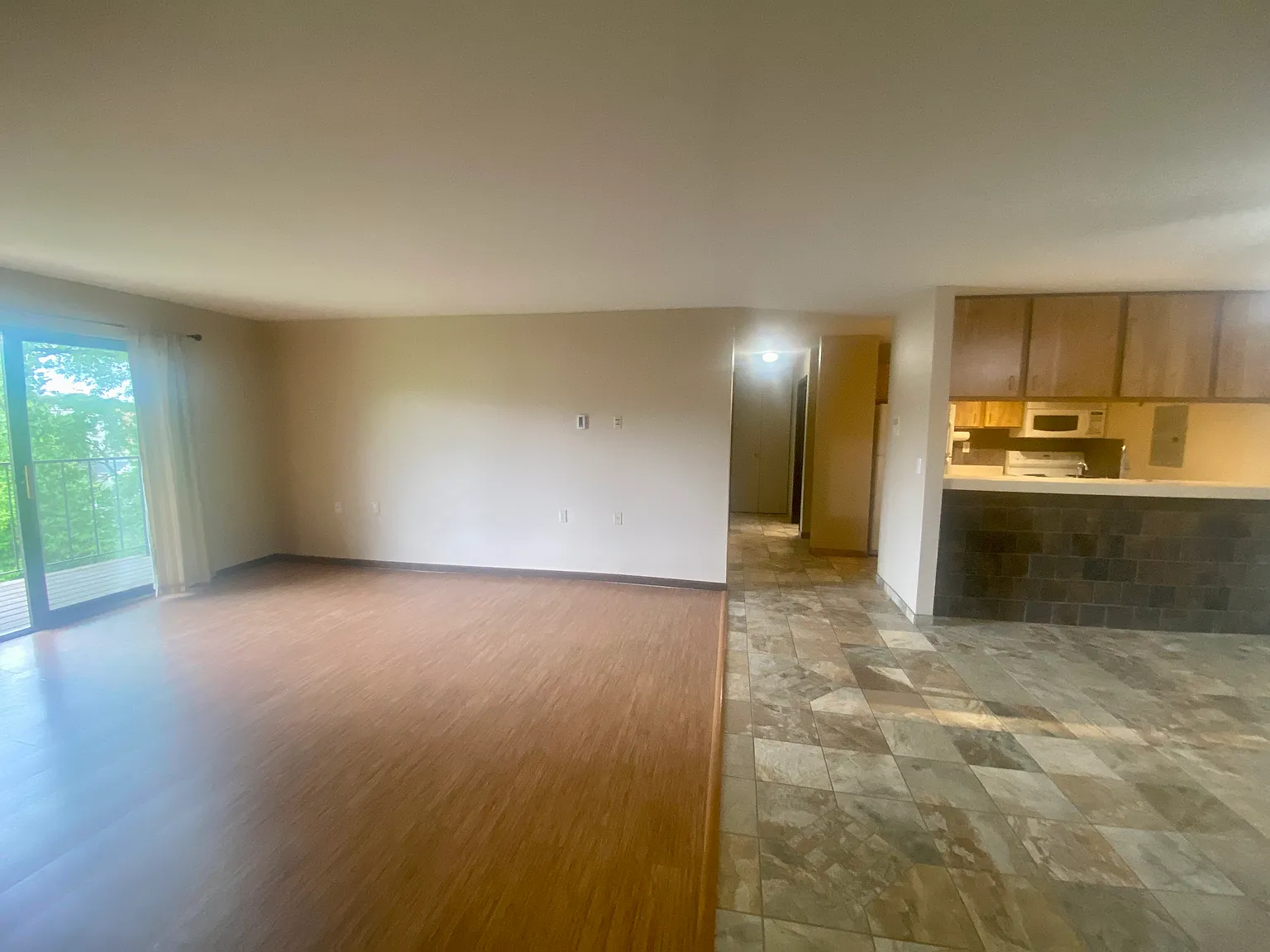 2 bed, 1.5 bath, 1100 sqft, $1,650 — Photo 4