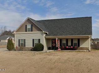 100 Pembury Way, Richlands, NC 28574