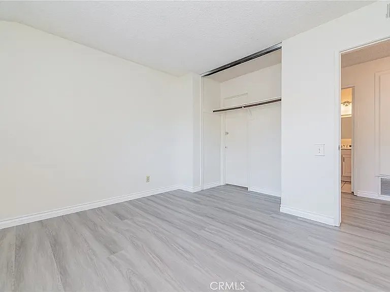 16920 Colchester Way — Photo 36