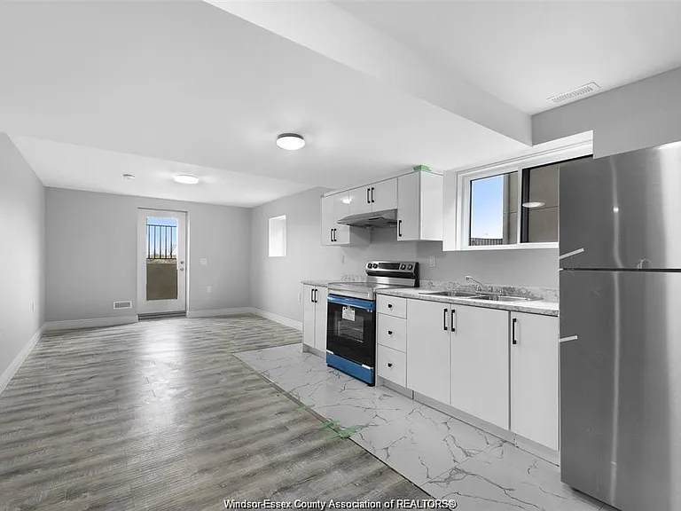 151 Lane St #LOWER — Photo 6