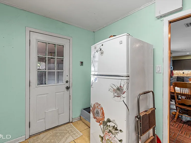 5702 River Rd — Photo 26
