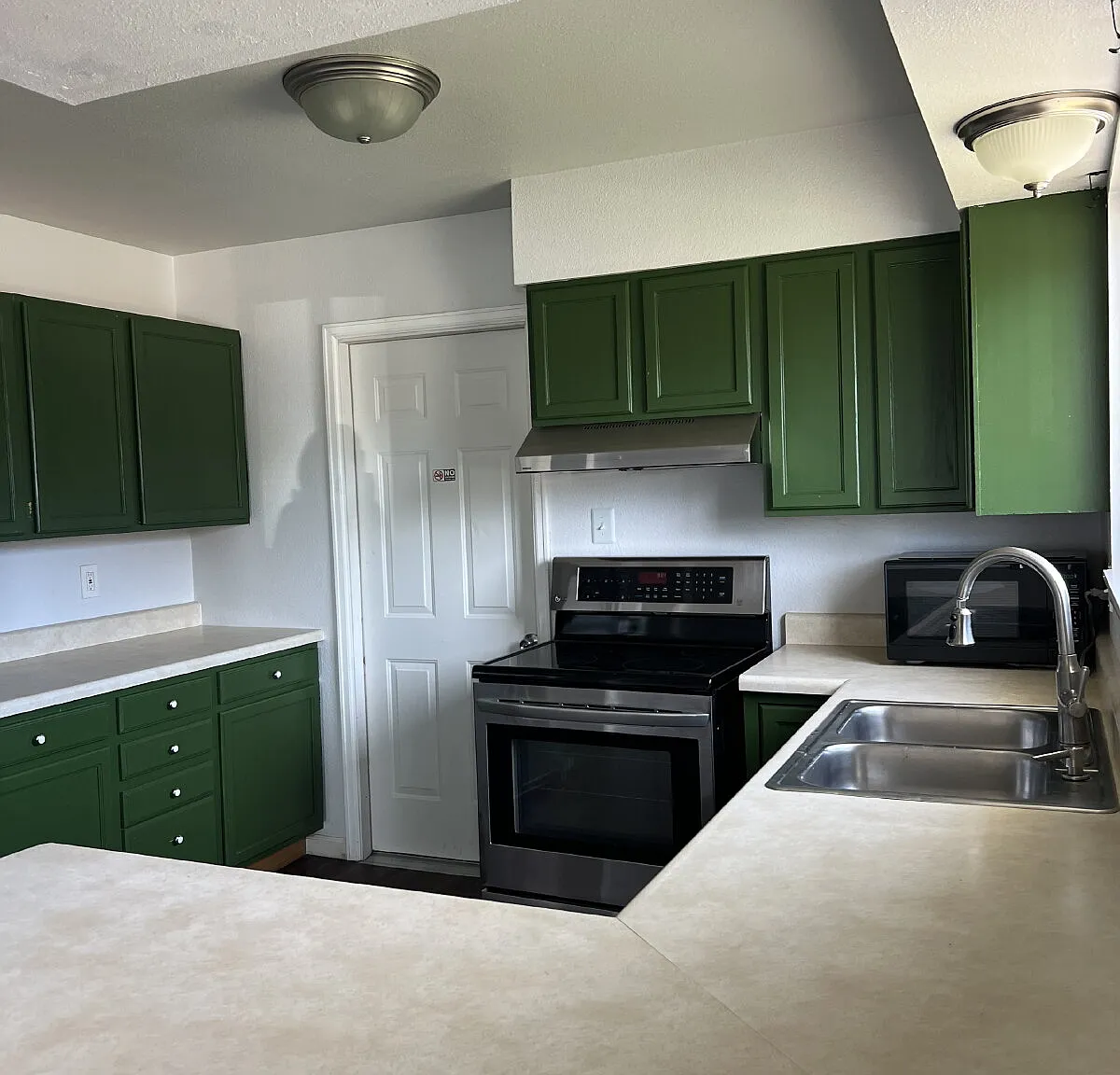 4 bed, 2.0 bath, 1512 sqft, $2,500 — Photo 4