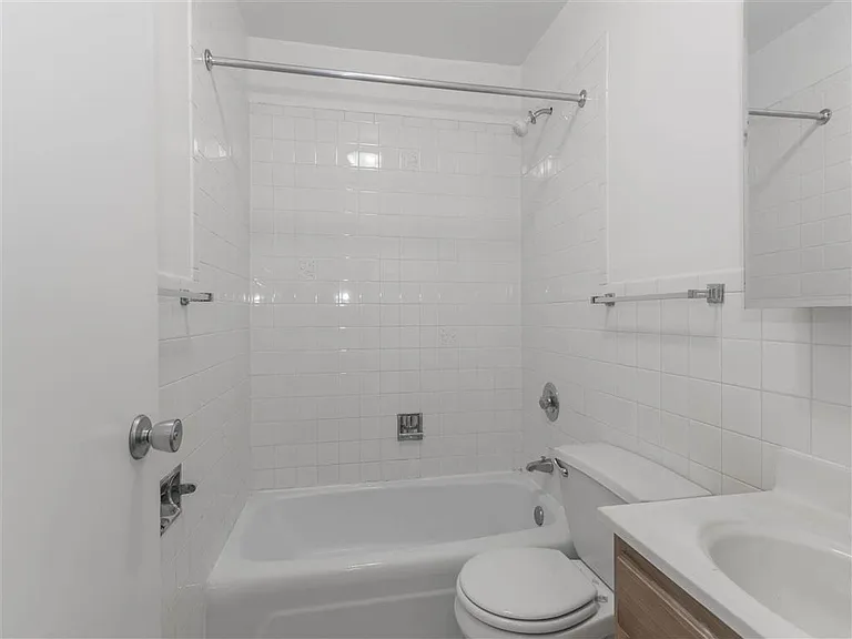 Winthrop Place — Photo 9
