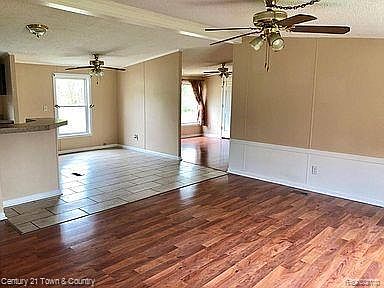 3rd image of 925 Brushwood Dr