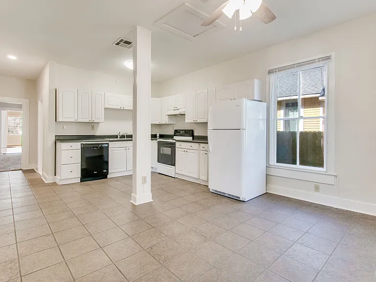1224 E Strong St — Photo 24