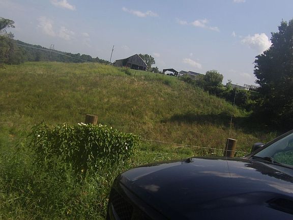 3rd image of 376 Sharpsburg Rd