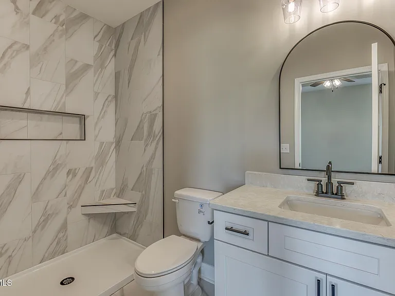 313 Monroe Dr — Photo 16