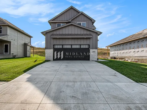 15975 Kempten Creek Dr, Bennington, NE 68007