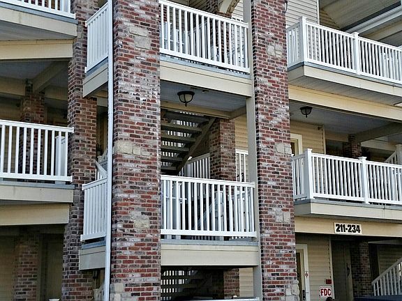 3rd floor unit with Elevator!