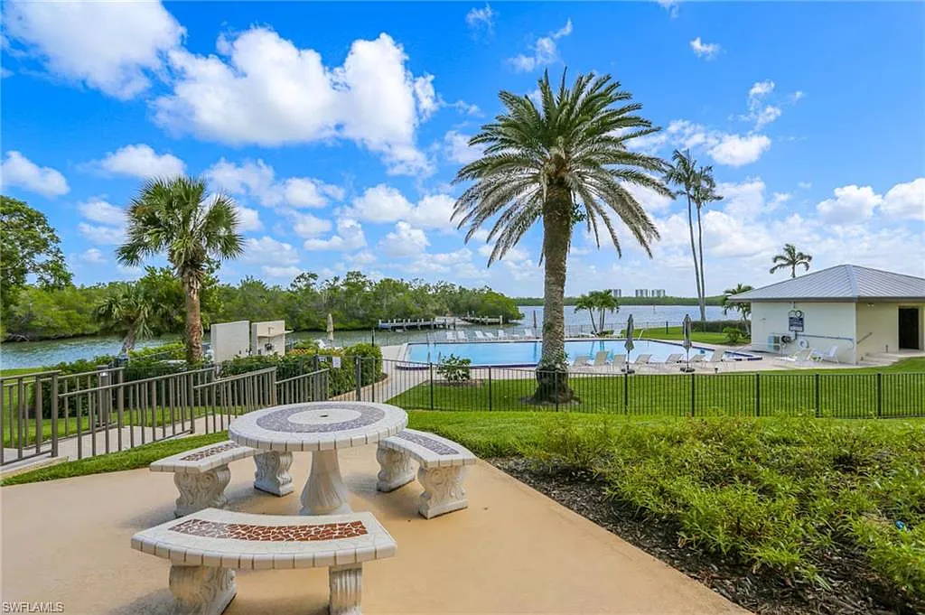 2 bed, 2.0 bath, 1525 sqft, $8,500 — Photo 3