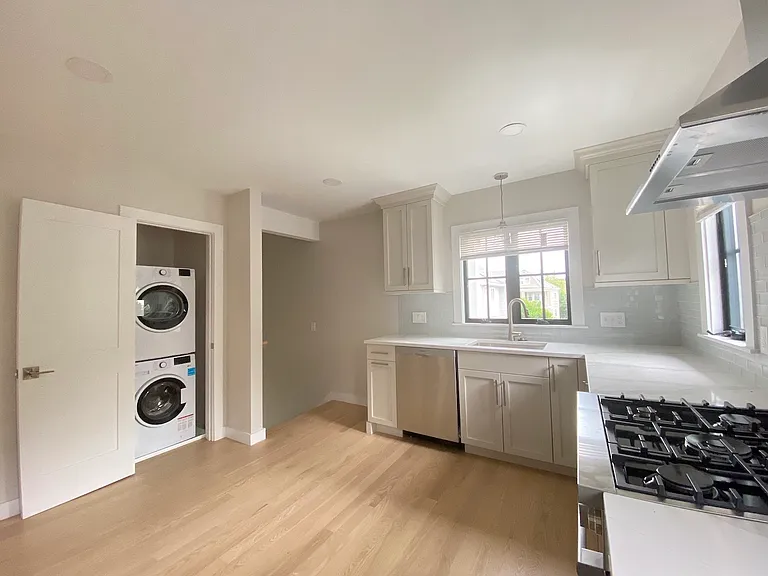 31-33 Brimmer St #2 — Photo 9