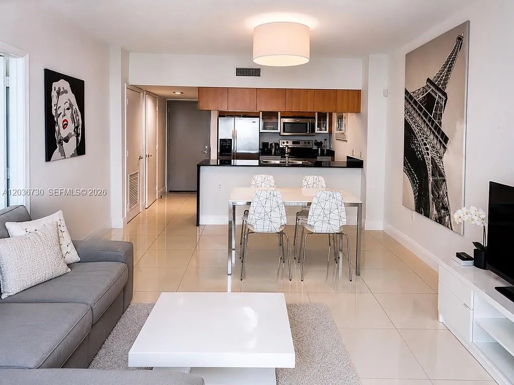 Opera Tower Condo — Photo 3