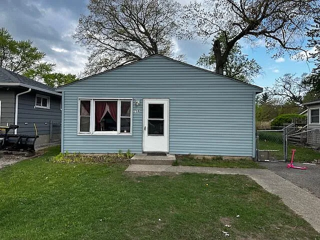716 Gladys St photo 1