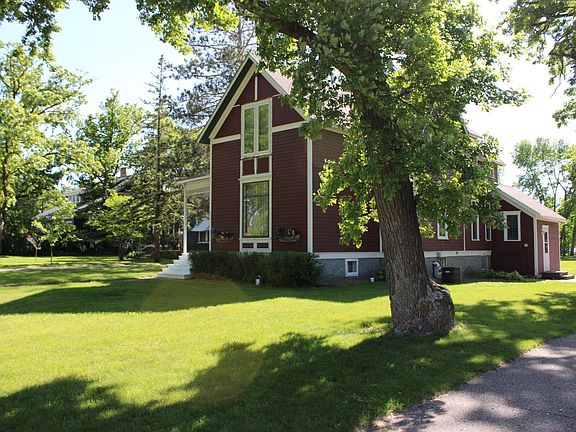 3rd image of 221 Main St N