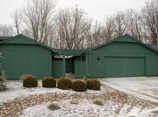 16974 Valley Creek Dr, Strongsville, OH