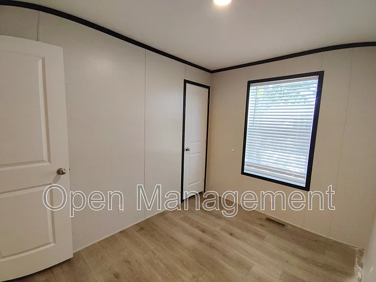 136 Erin Ln — Photo 13