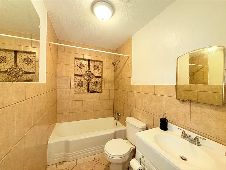 507 E Commons St — Photo 16