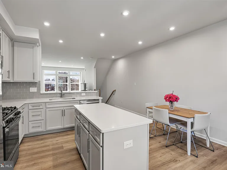 24 Sidney Ln — Photo 16