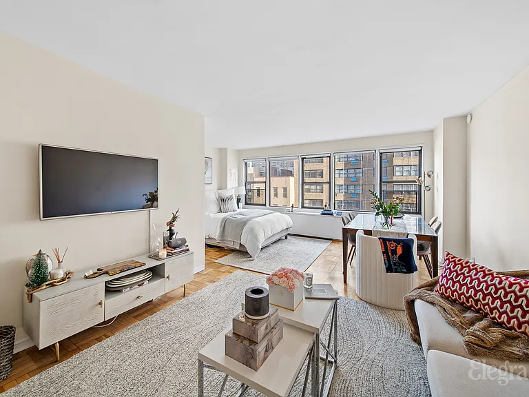 355 E 72nd St #11G — Photo 2
