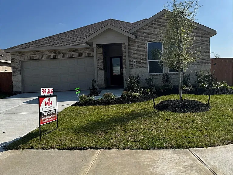 902 Heaven Dr — Photo 3