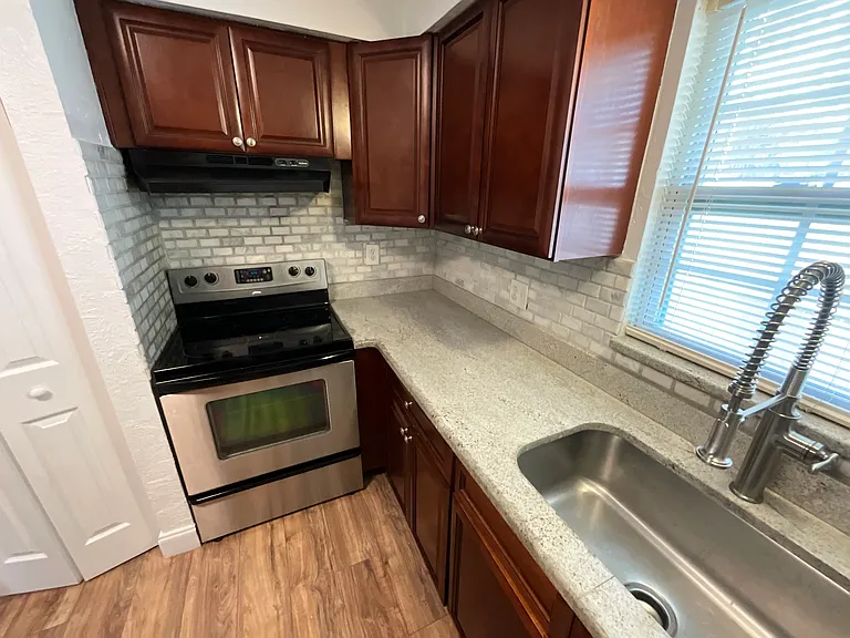 8804 78th Pl — Photo 10