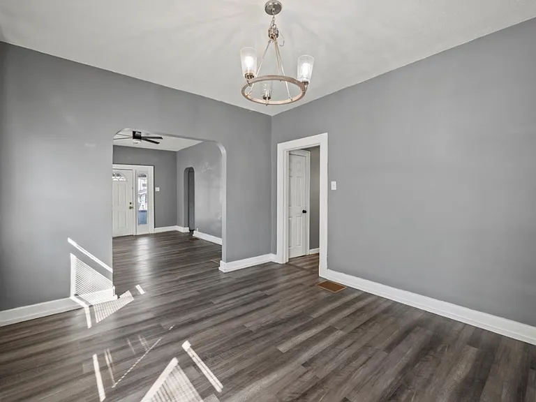 409 N Temple Ave — Photo 9