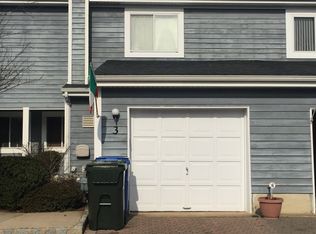 3 Rambling Meadows Ct, Tinton Falls, NJ 07724