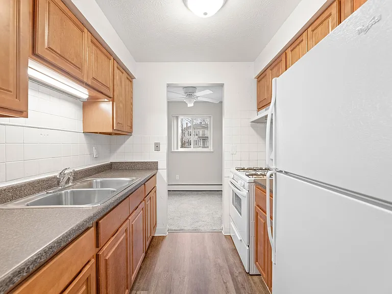 The Hillcrest Apartments — Photo 24