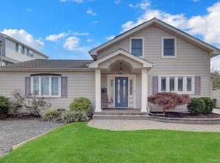 12 New Point Pl, Amityville, NY 11701