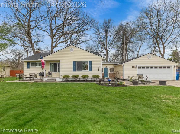 3478 Richmond Ave, Waterford, MI 48328