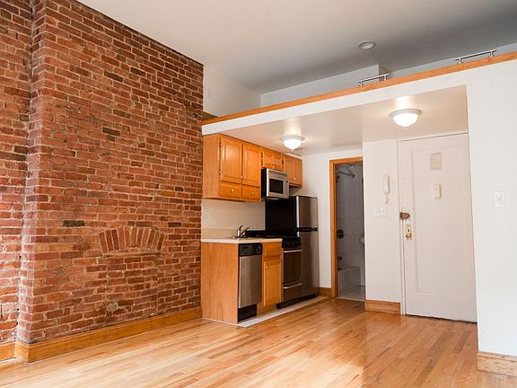2nd image of 118 W 69th St APT 4B